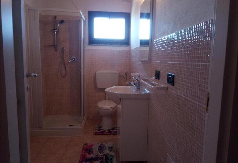 غرفة قياسية ثلاثية, West Coast