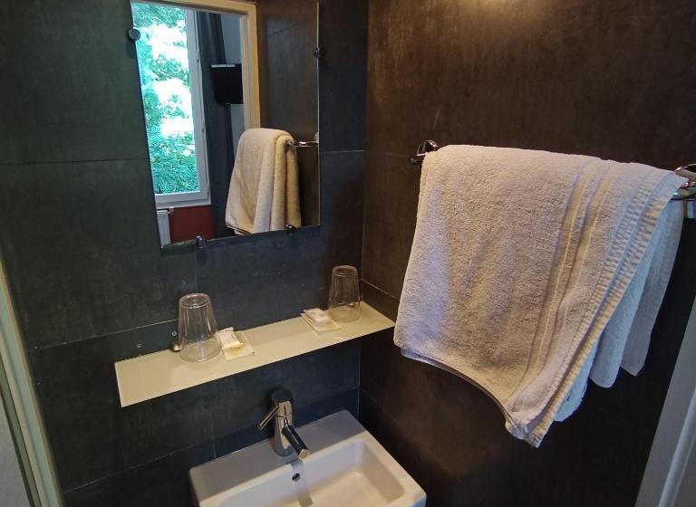 バス共有のスタンダードルーム, Caulaincourt Montmartre By Hiphophostels