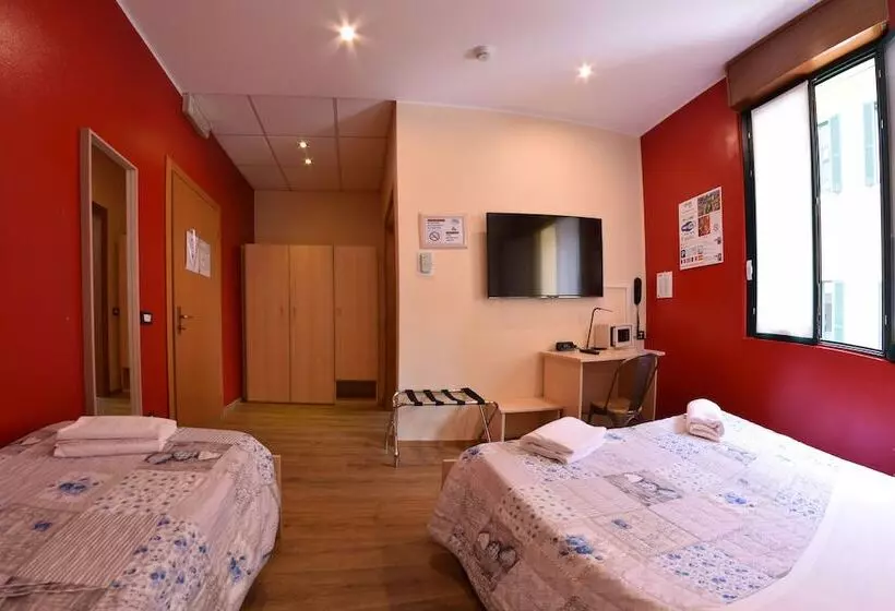 اتاق استاندارد سه نفره, Central Hostel Bg
