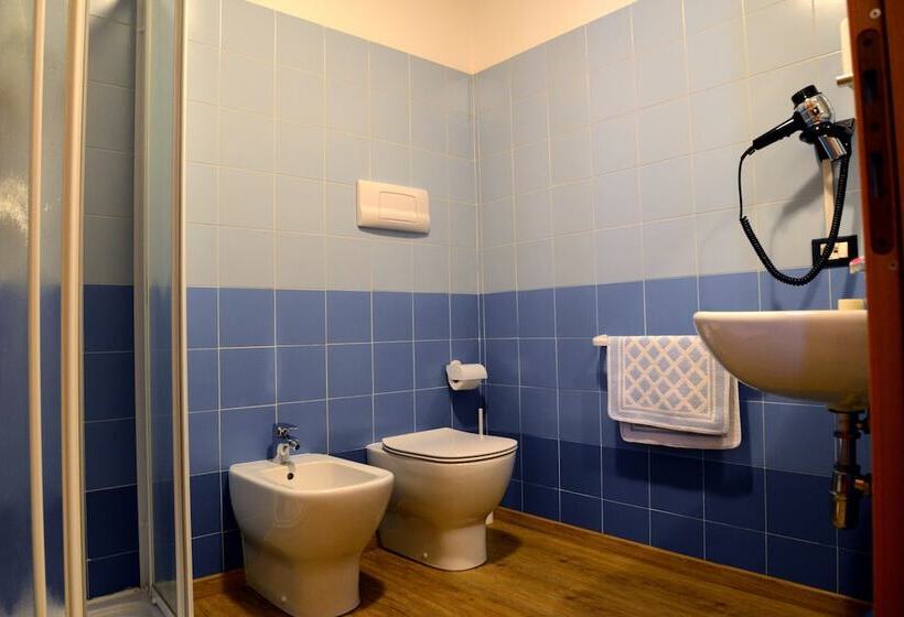 Chambre Quadruple Standard, Central Hostel Bg