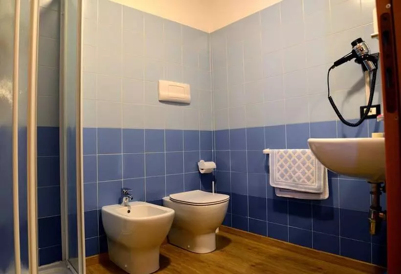 اتاق استاندارد چهار تخته, Central Hostel Bg