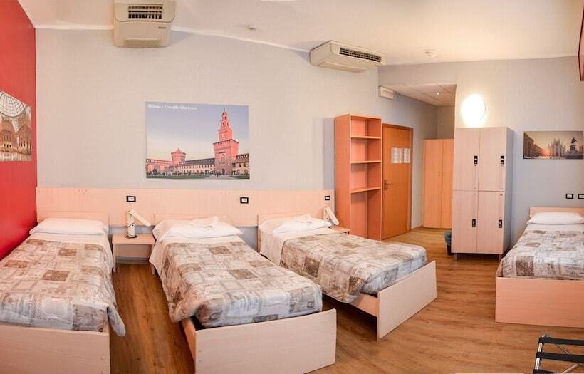 Chambre Quadruple Standard, Central Hostel Bg