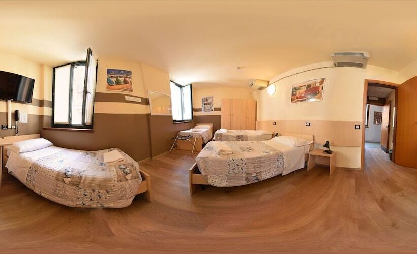 اتاق استاندارد چهار تخته, Central Hostel Bg
