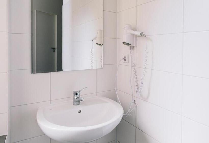 اتاق استاندارد با سرویس بهداشتی مشترک, St Christopher S Inn Berlin Alexanderplatz