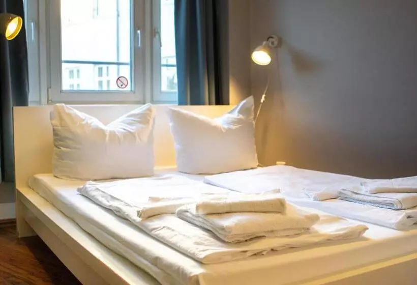 2 Schlafzimmer Apartment, St Christopher S Inn Berlin Alexanderplatz