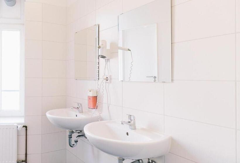 اتاق استاندارد چهارنفره با سرویس بهداشتی مشترک, St Christopher S Inn Berlin Alexanderplatz