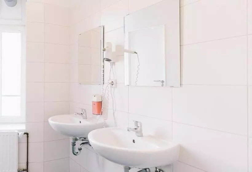 4-Bett-Standardzimmer Geteiltes Bad, St Christopher S Inn Berlin Alexanderplatz