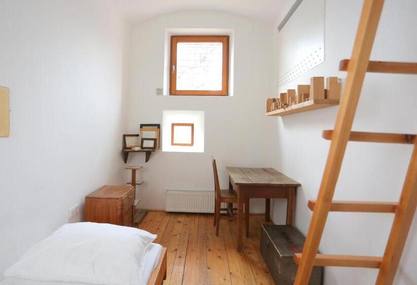 اتاق استاندارد با سرویس بهداشتی مشترک, Hostel Celica