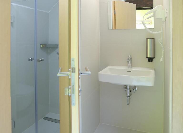 اتاق استاندارد چهار تخته, Hostel Celica