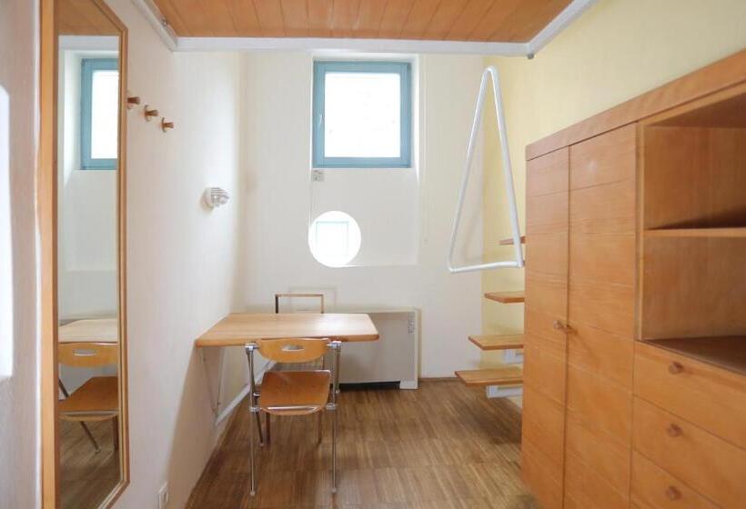 اتاق استاندارد با سرویس بهداشتی مشترک, Hostel Celica