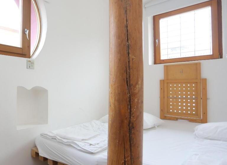 اتاق استاندارد با سرویس بهداشتی مشترک, Hostel Celica