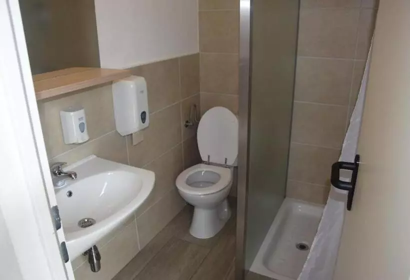 اتاق ساده سه‌ نفره, Hostel Panorama Portorož
