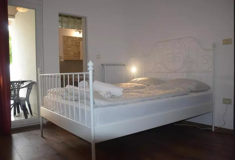 اتاق ساده سه‌ نفره, Hostel Panorama Portorož
