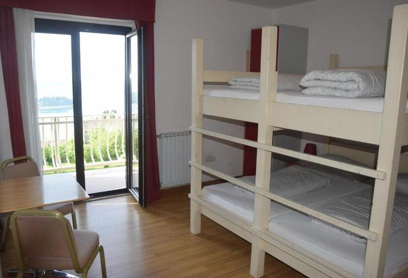 اتاق استاندارد چهارنفره با سرویس بهداشتی مشترک, Hostel Panorama Portorož