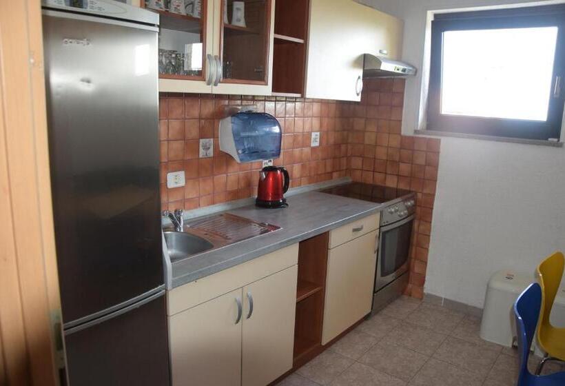 اتاق ساده سه نفره, Hostel Panorama Portorož