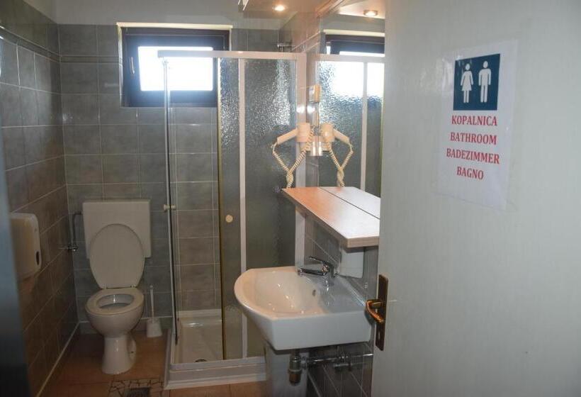 اتاق ساده سه نفره, Hostel Panorama Portorož