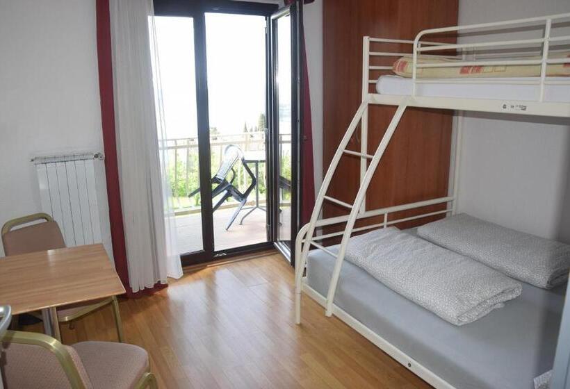 اتاق ساده سه نفره, Hostel Panorama Portorož