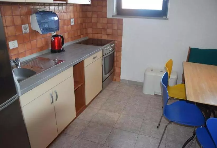 اتاق کلاسیک چهارنفره, Hostel Panorama Portorož
