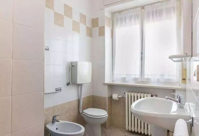 Standard Kolmen Hengen Huone, Cristina