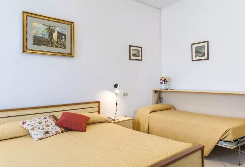 Standard Kolmen Hengen Huone, Cristina