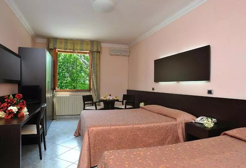 Standard Neljän Hengen Huone, La Meridiana