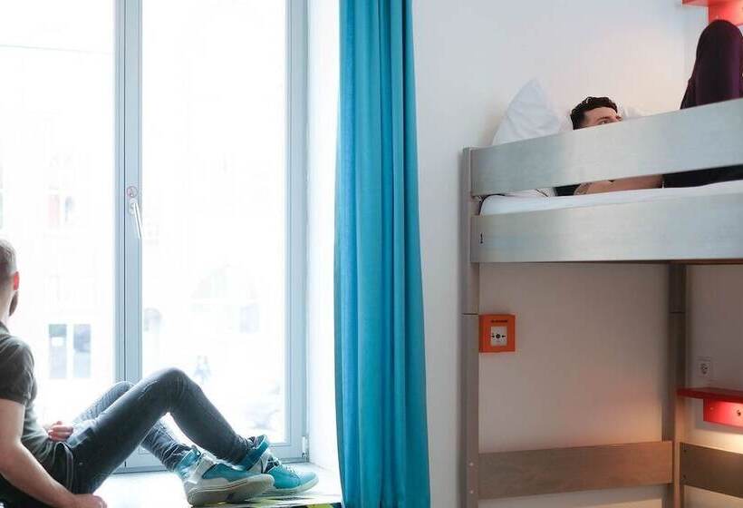 Bed in Shared Room with Shared Bathroom, Pfefferbett Hostel
