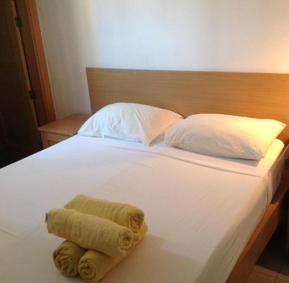 اتاق اکونومی, Shamrock Apartments