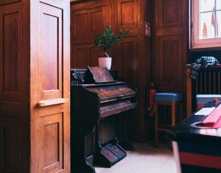 اتاق استاندارد یک تخته با سرویس بهداشتی مشترک, Three Little Pigs Hostel   Your Berlin Castle