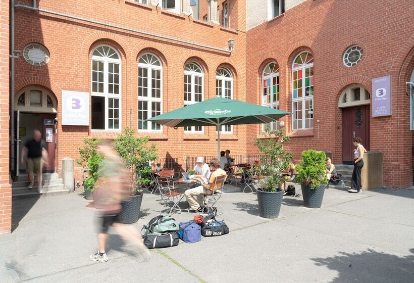 اتاق استاندارد یک نفره, Three Little Pigs Hostel   Your Berlin Castle