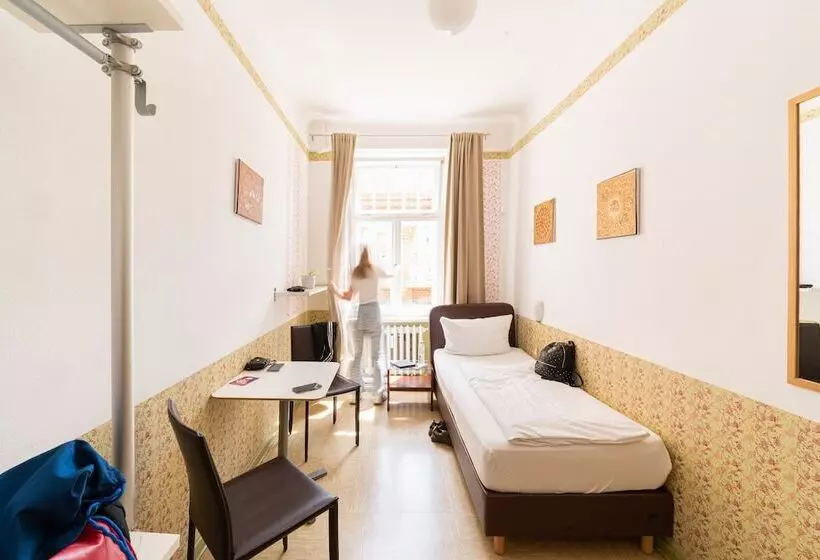 Standardeinzelzimmer, Three Little Pigs Hostel   Your Berlin Castle