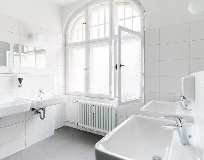 Standardzimmer Geteiltes Bad, Three Little Pigs Hostel   Your Berlin Castle