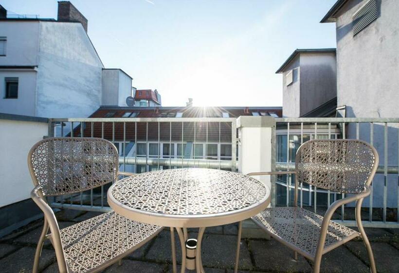 Quarto Estandar com Terraço, Wombat S City Hostel Munich Hauptbahnhof