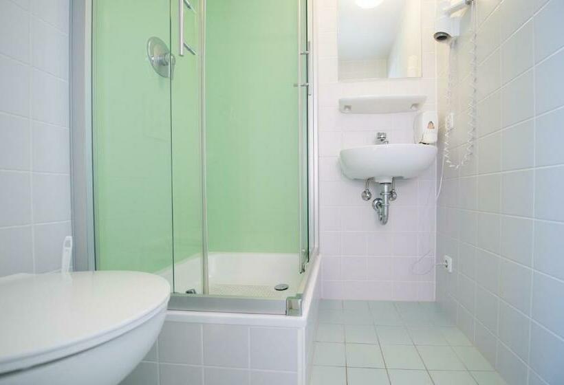 Quarto Estandar com Terraço, Wombat S City Hostel Munich Hauptbahnhof