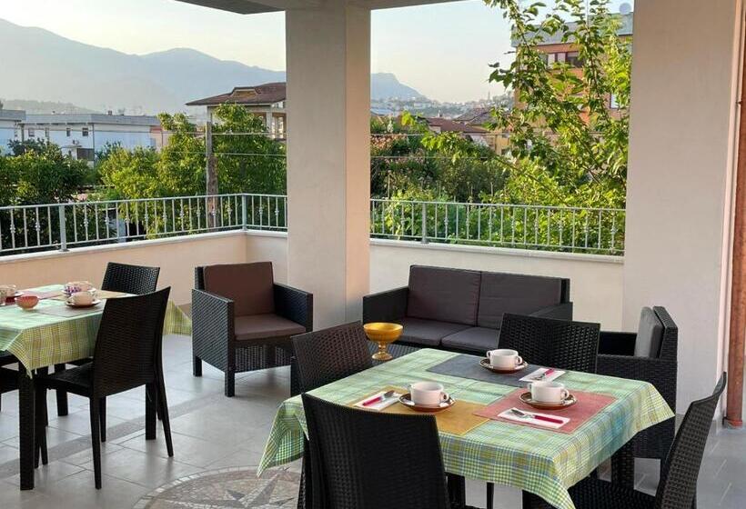 اتاق خانوادگی, B&b Angelina