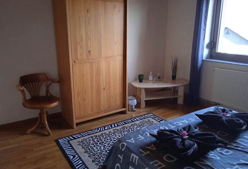 חדר קלאסי לשלושה, La Maison De Heidi