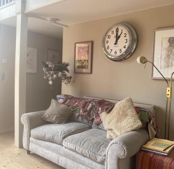 Номер Deluxe Кровать Кинг, Luxurious, Fabulous, Fun, Contemporary Suite In Retreat Centre