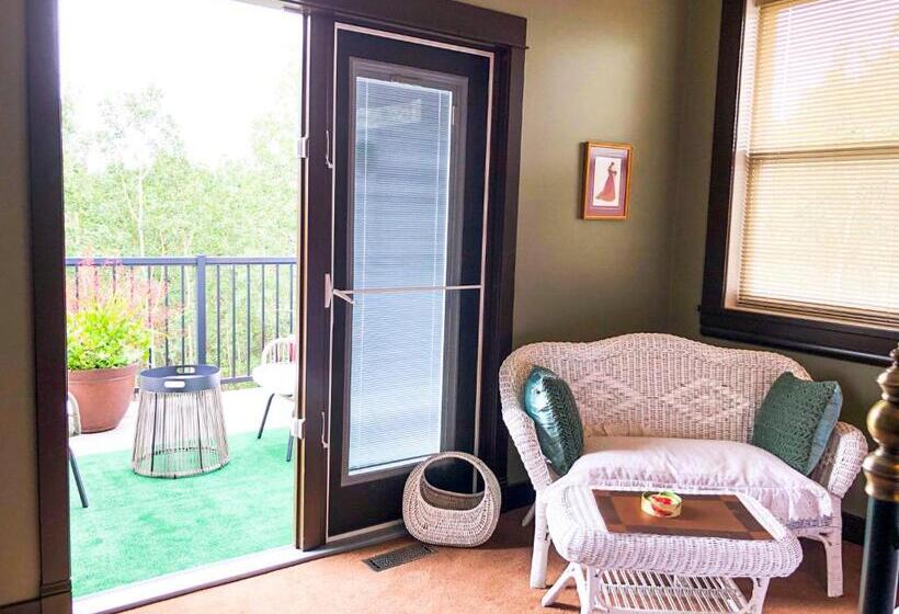 جناح ديلوكس, Wolf Creek Bed And Breakfast