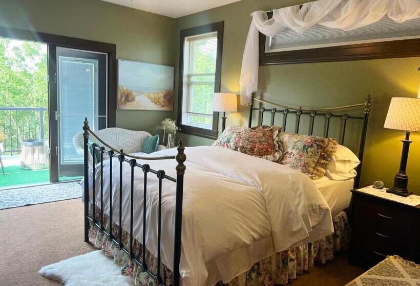 Люкс Повышенной Комфортности, Wolf Creek Bed And Breakfast