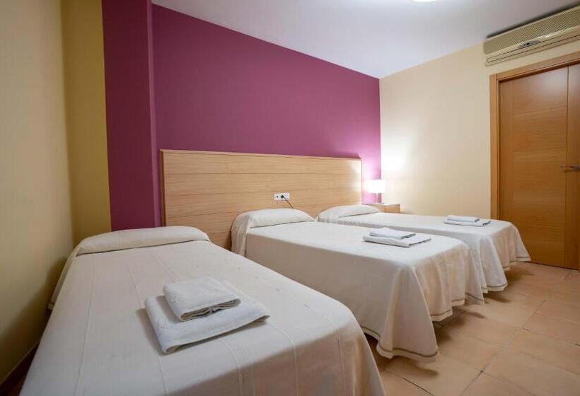 חדר סטנדרט לשלושה, Sierra De Huesa