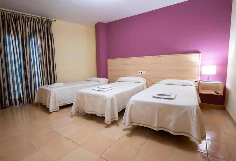 חדר סטנדרט לשלושה, Sierra De Huesa