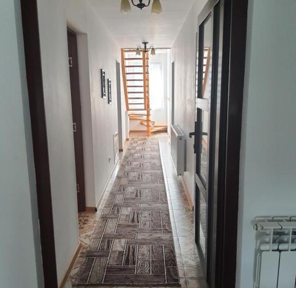 דירת שני חדרים, Casa Alma