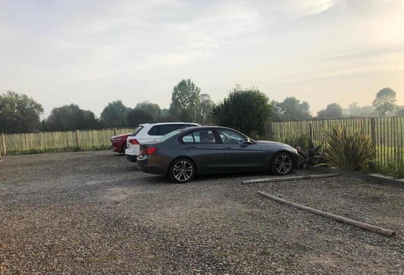 חדר משפחתי, Le Clos De La Morière