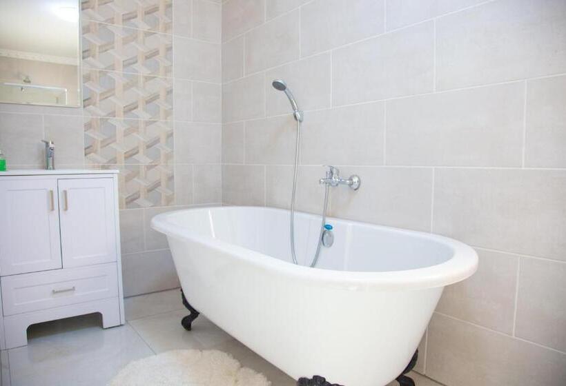 اتاق سوپریور, Angelocean Guest House