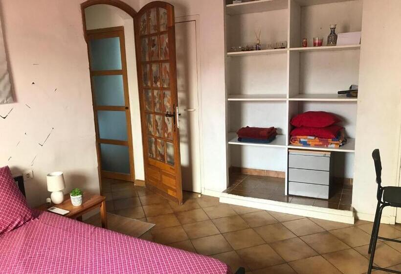 غرفة قياسية, Chambre Climatisée Avec Sdb Privée Dans Une Villa Avec Piscine Ouverte D Avril à Mi Octobre