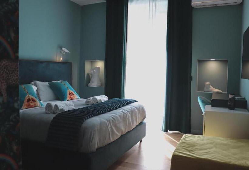 اتاق استاندارد سه تخته با بالکن, Aron Only Suites Bed And Breakfast