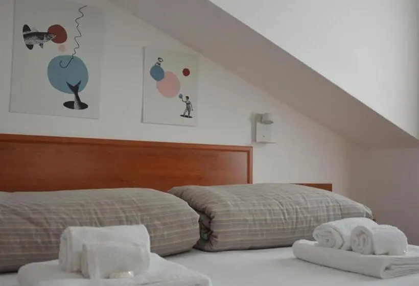 Standard Kolmen Hengen Huone, Isolabella