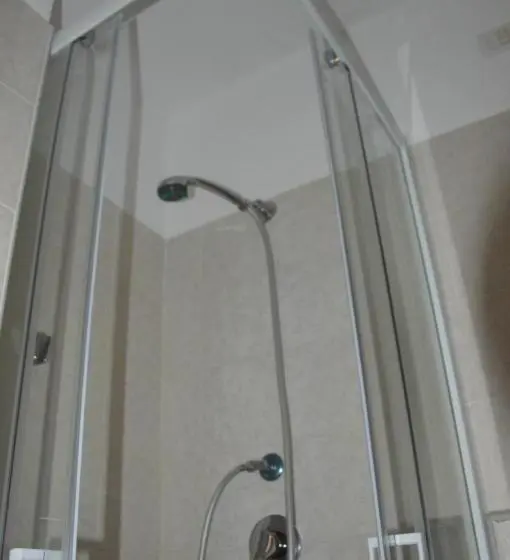 Economy Triple Room, Isolabella