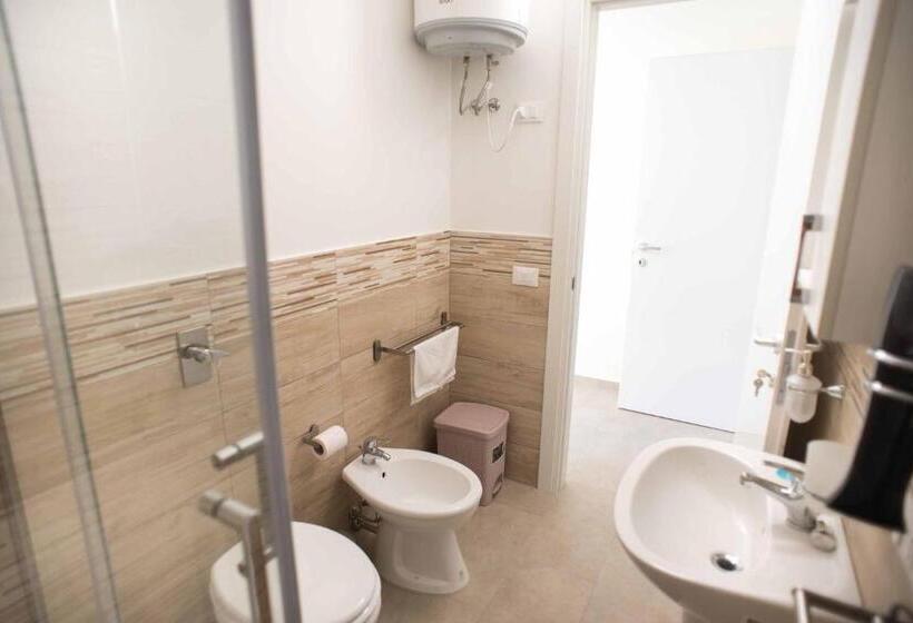 Трехместный Номер Стандарт с Балконом, Isola Bella