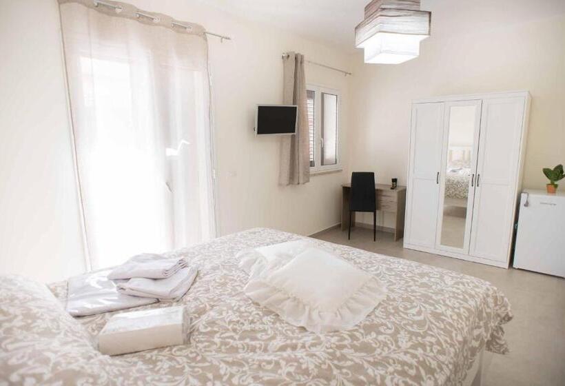 Трехместный Номер Стандарт с Балконом, Isola Bella