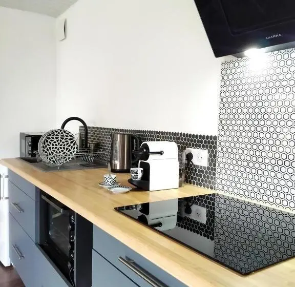 آپارتمان 1 خوابه همکف, Mimis House